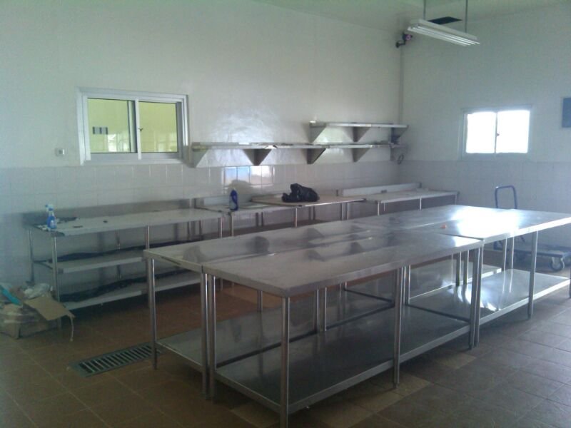 meja stainless steel untuk catering dan MBG meja stainless steel untuk catering dan MBG